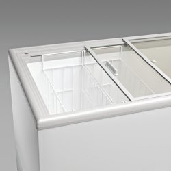 Detalle puertas y cestillos. Arcón congelador puertas correderas cristal TVS-400