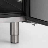 Apertura asistida. Pies regulables de serie